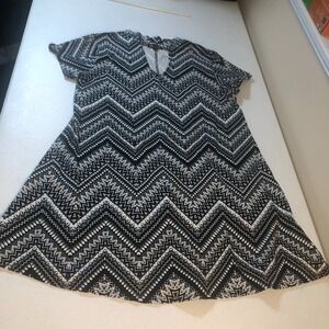 Joe Boxer Womens 1X Top Black & White Cutout Front High Neck Retro Bohemian Mod‎